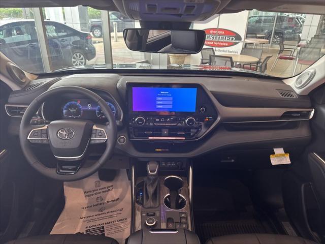 new 2025 Toyota Highlander car, priced at $52,462