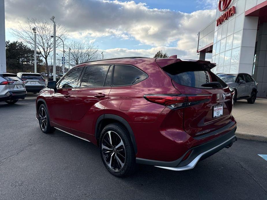 used 2022 Toyota Highlander car, priced at $32,491