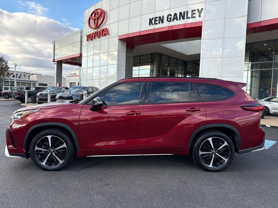 used 2022 Toyota Highlander car, priced at $32,491