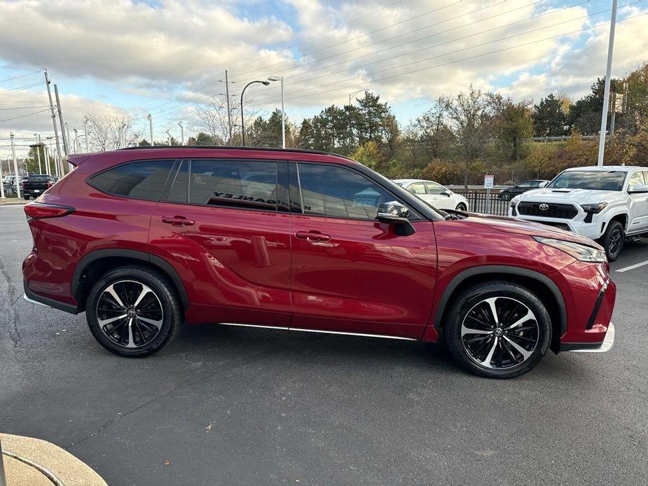 used 2022 Toyota Highlander car, priced at $32,491