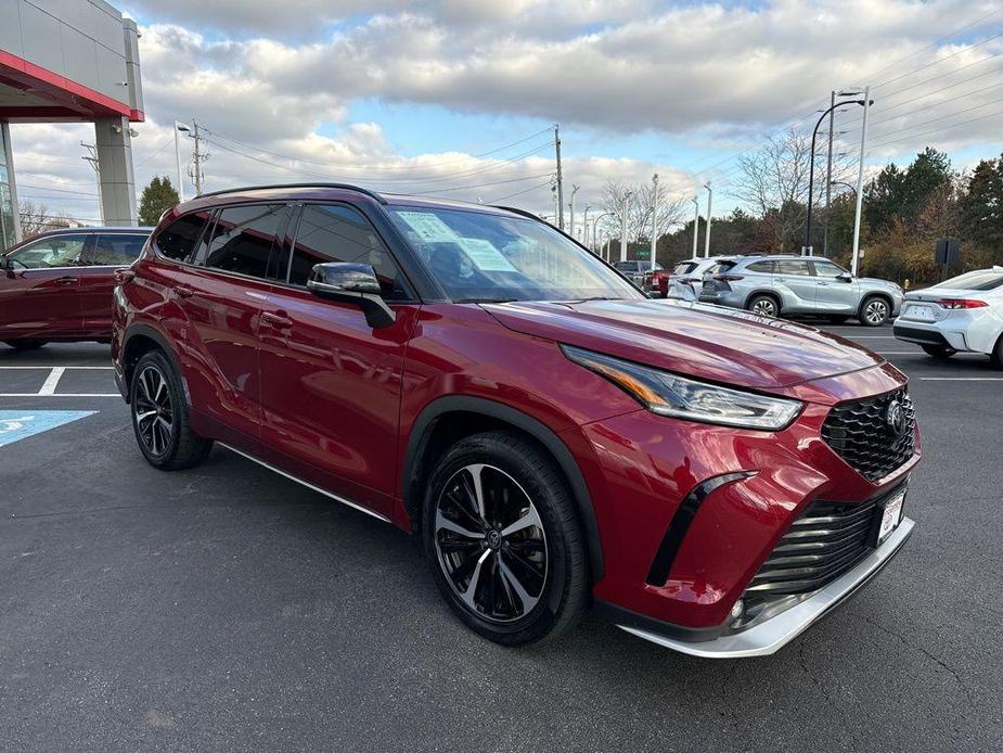 used 2022 Toyota Highlander car, priced at $32,491