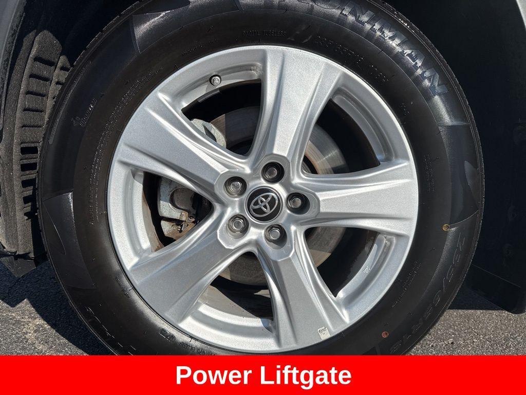 used 2024 Toyota Highlander car, priced at $35,997