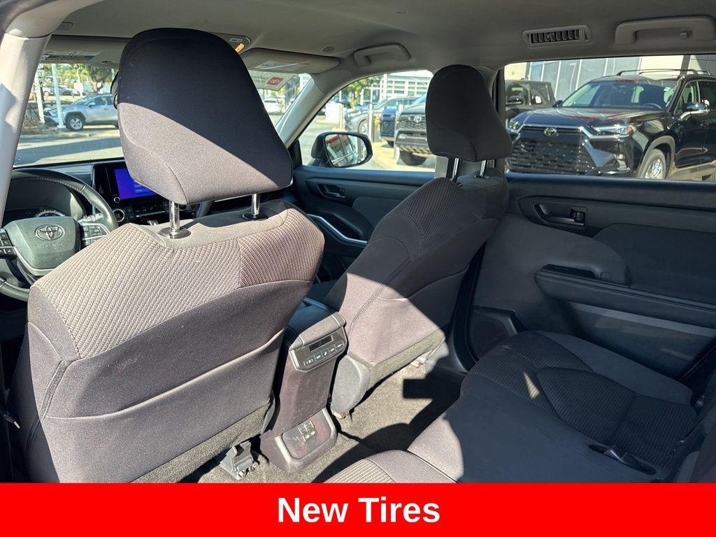 used 2024 Toyota Highlander car, priced at $35,997