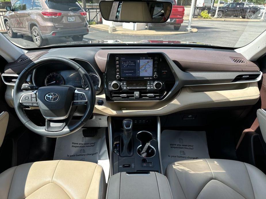 used 2022 Toyota Highlander car, priced at $30,554