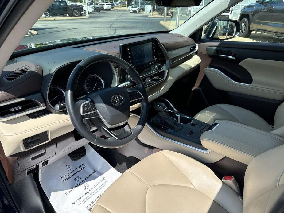 used 2022 Toyota Highlander car, priced at $30,554