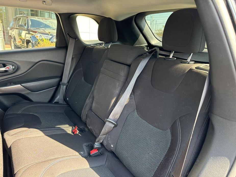 used 2019 Jeep Cherokee car, priced at $15,991