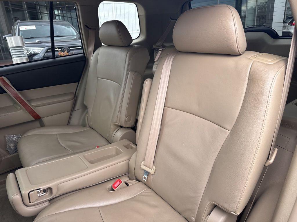 used 2010 Toyota Highlander car, priced at $11,987