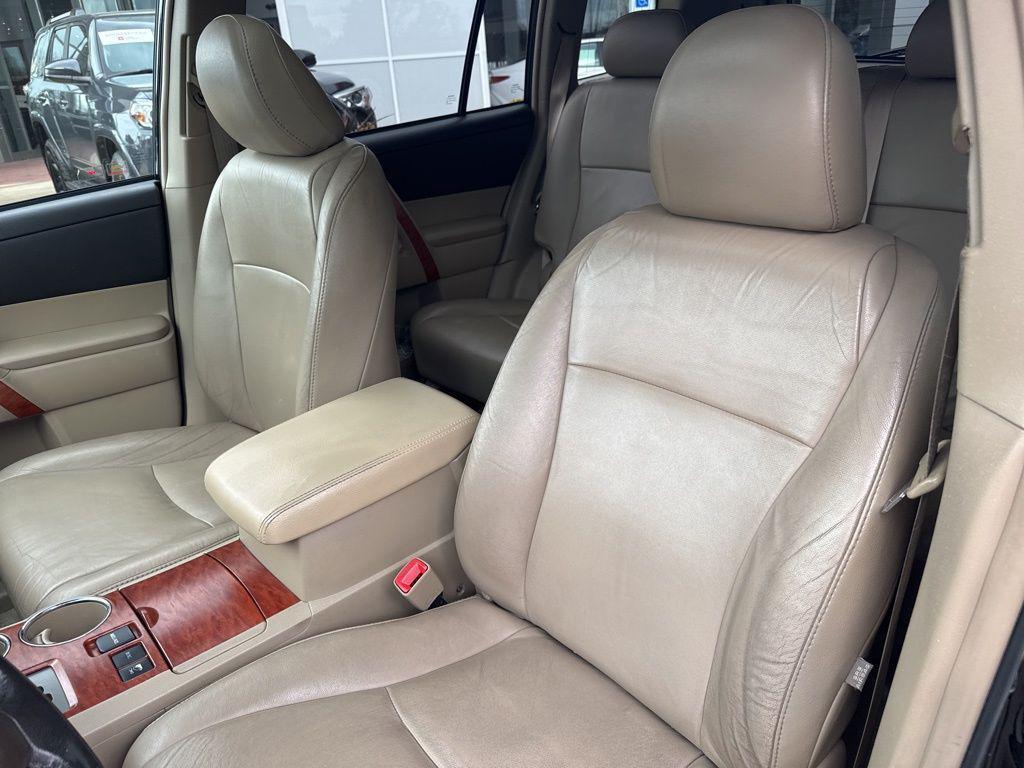 used 2010 Toyota Highlander car, priced at $11,987