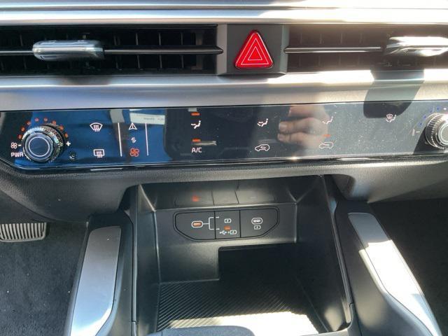 new 2025 Kia Sorento car, priced at $32,133