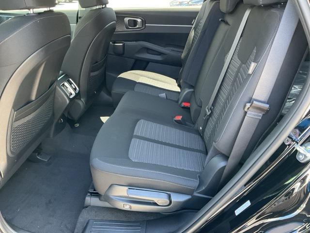 new 2025 Kia Sorento car, priced at $32,133