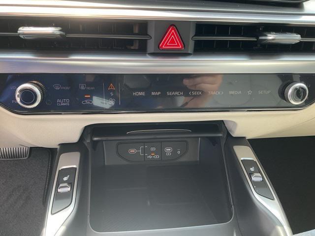 new 2025 Kia Sorento Hybrid car, priced at $40,795