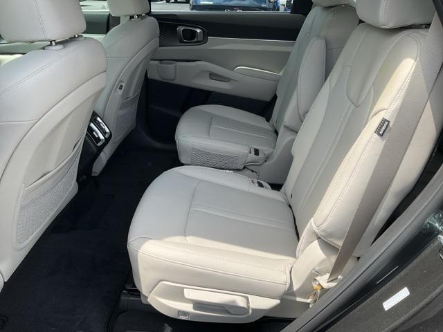 new 2025 Kia Sorento Hybrid car, priced at $40,795