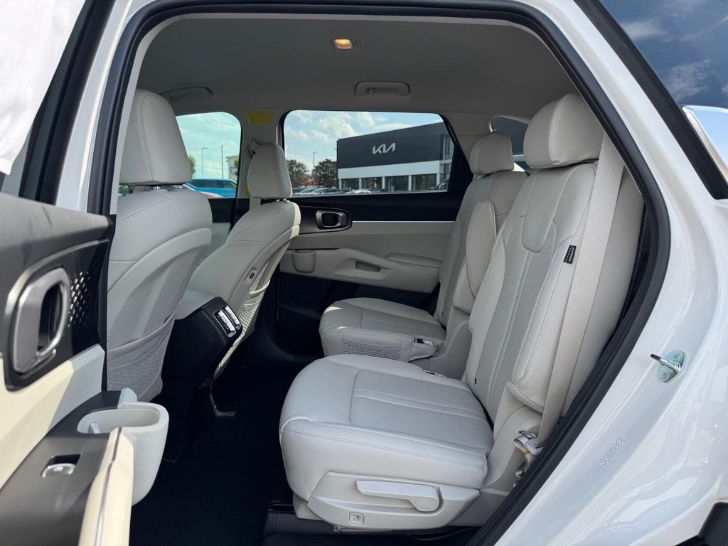 new 2025 Kia Sorento Hybrid car, priced at $40,604