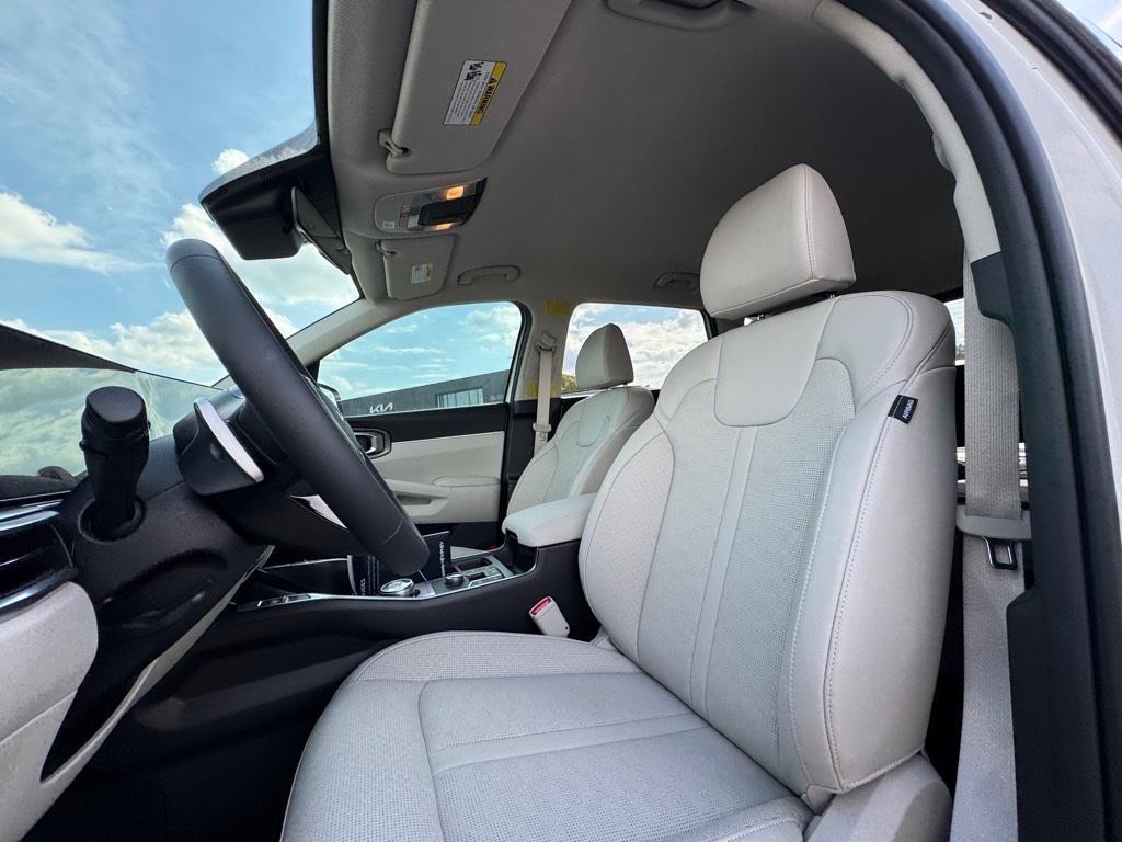 new 2025 Kia Sorento Hybrid car, priced at $40,604