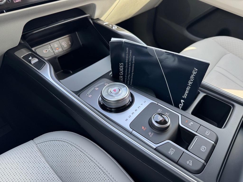 new 2025 Kia Sorento Hybrid car, priced at $40,604