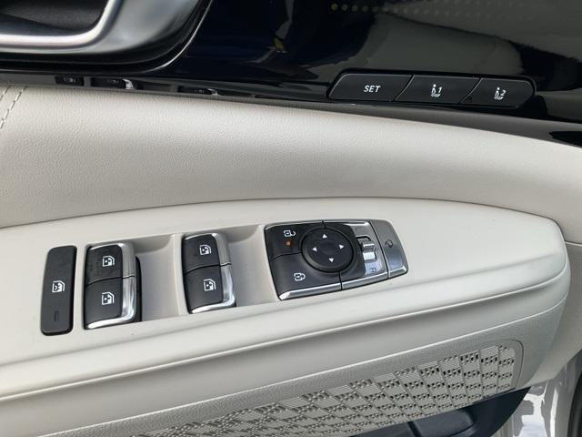 new 2025 Kia Carnival car, priced at $51,662
