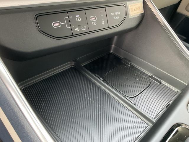 new 2025 Kia Carnival car, priced at $51,662