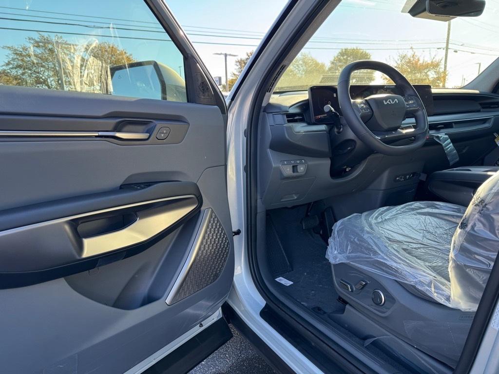 new 2026 Kia EV9 car, priced at $57,298