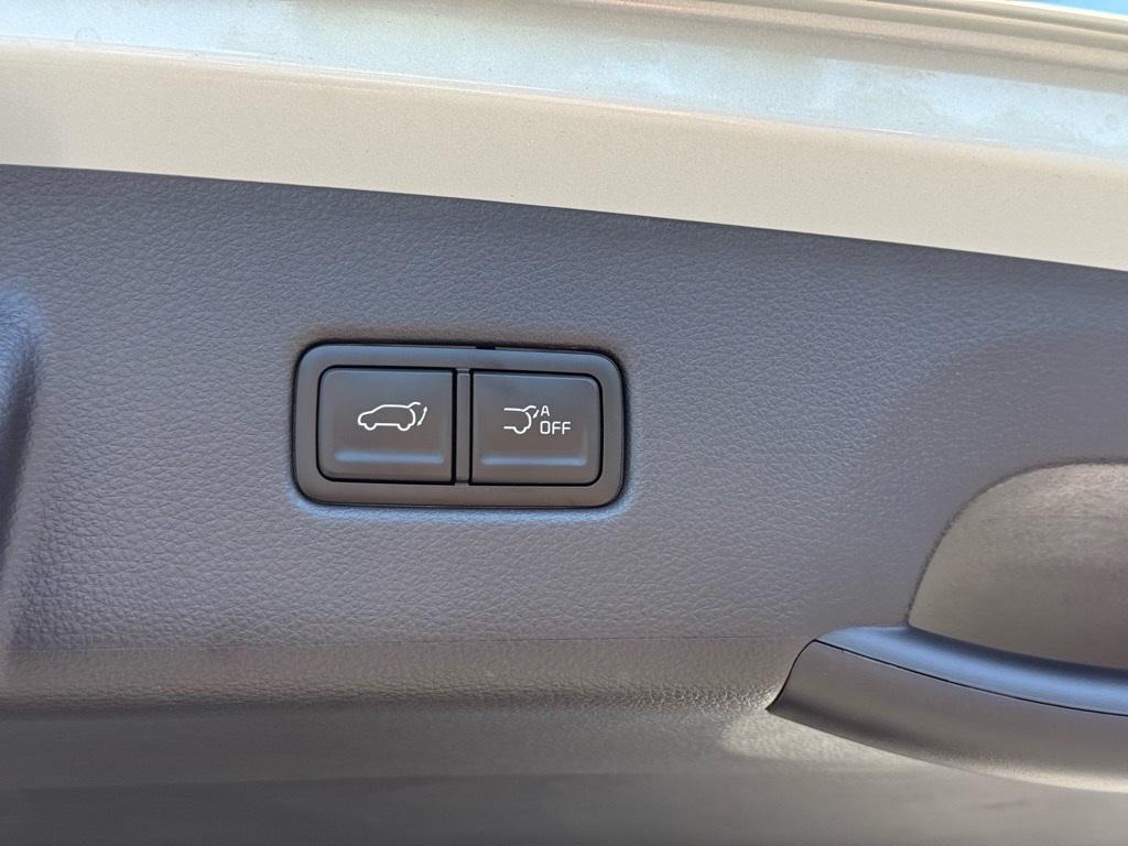 new 2026 Kia Carnival Hybrid car, priced at $43,264