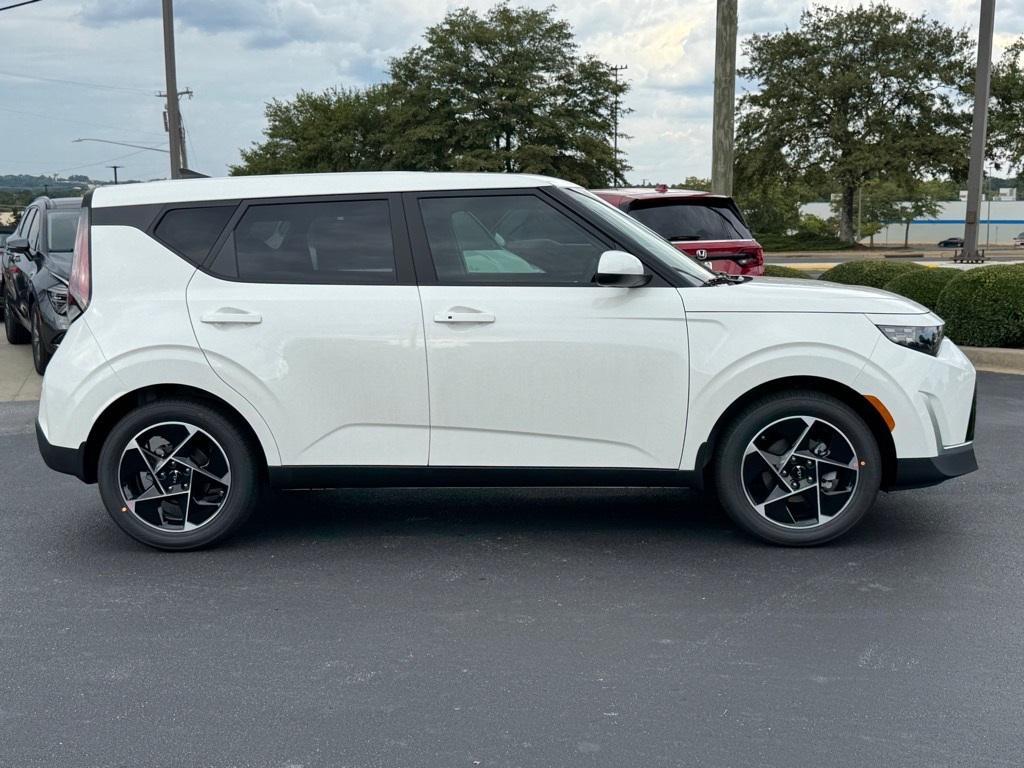 new 2025 Kia Soul car, priced at $25,696
