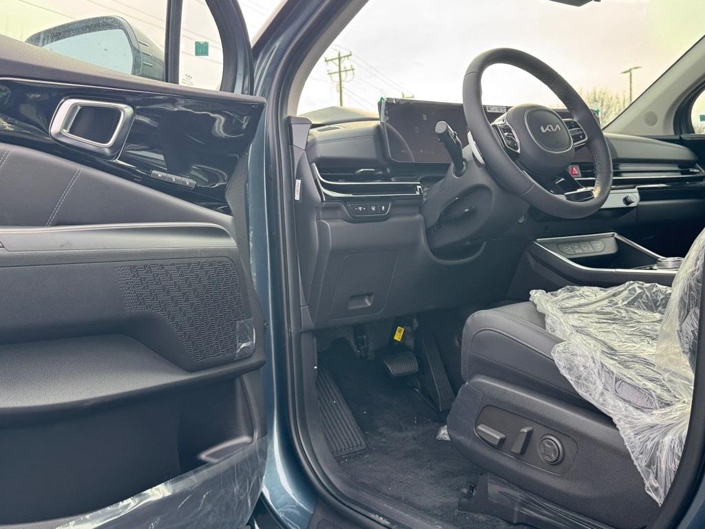 new 2026 Kia Carnival Hybrid car, priced at $57,985