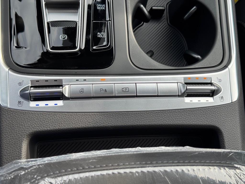 new 2026 Kia Carnival Hybrid car, priced at $57,985