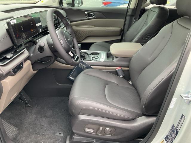 new 2025 Kia Carnival car, priced at $40,415