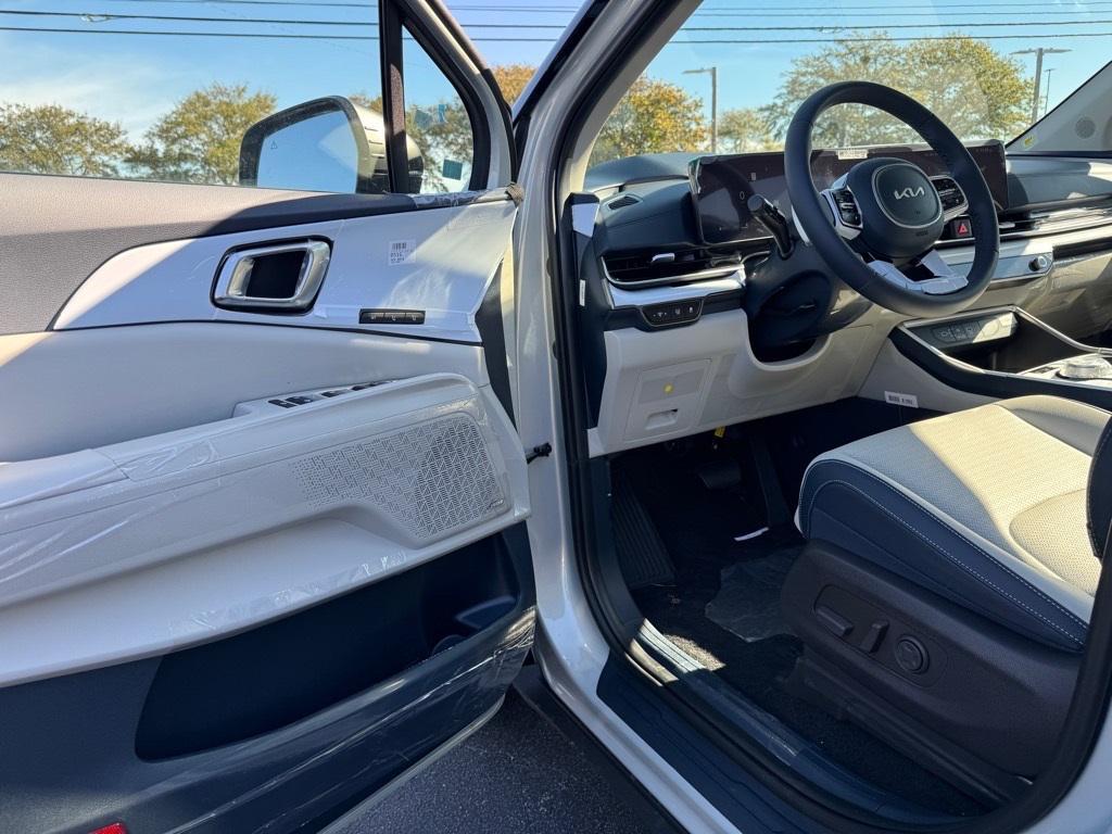 new 2026 Kia Carnival Hybrid car, priced at $52,745