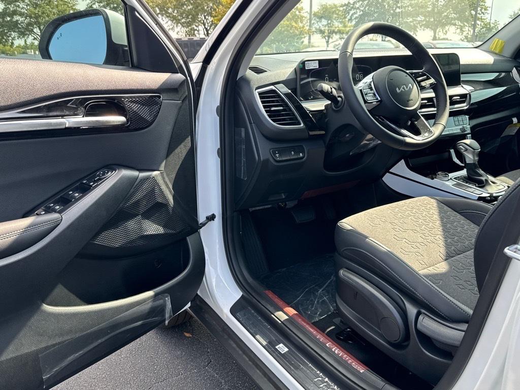 new 2026 Kia Seltos car, priced at $26,071