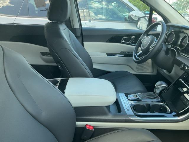 used 2024 Kia Carnival car, priced at $38,899