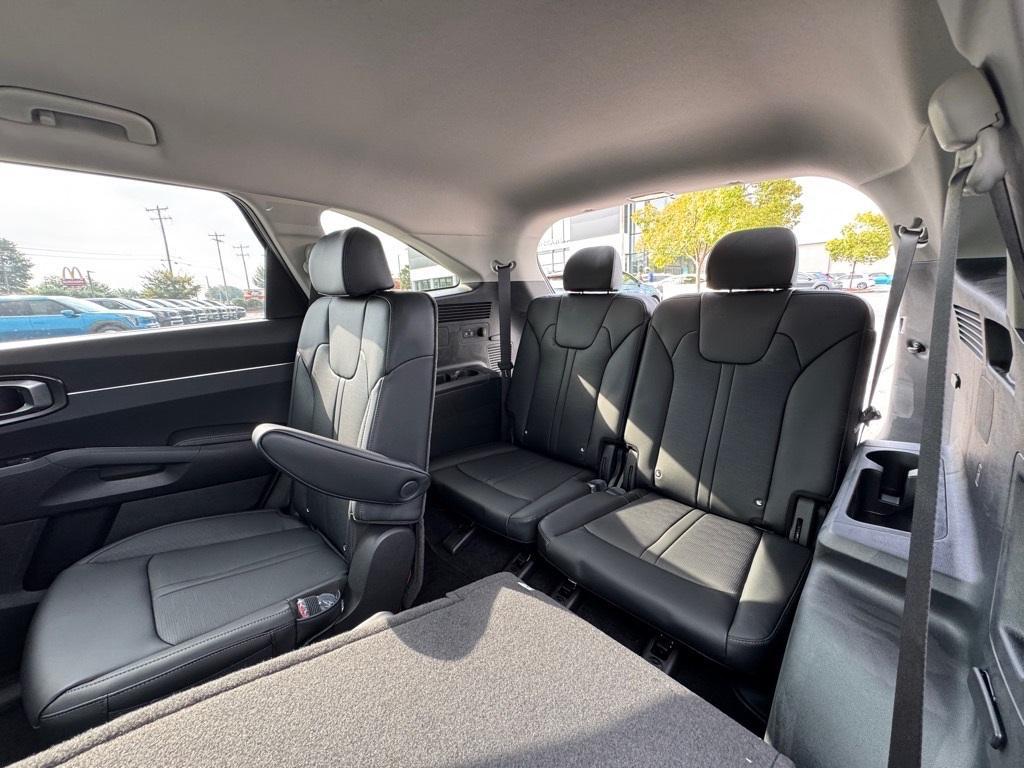 new 2025 Kia Sorento Hybrid car, priced at $40,875