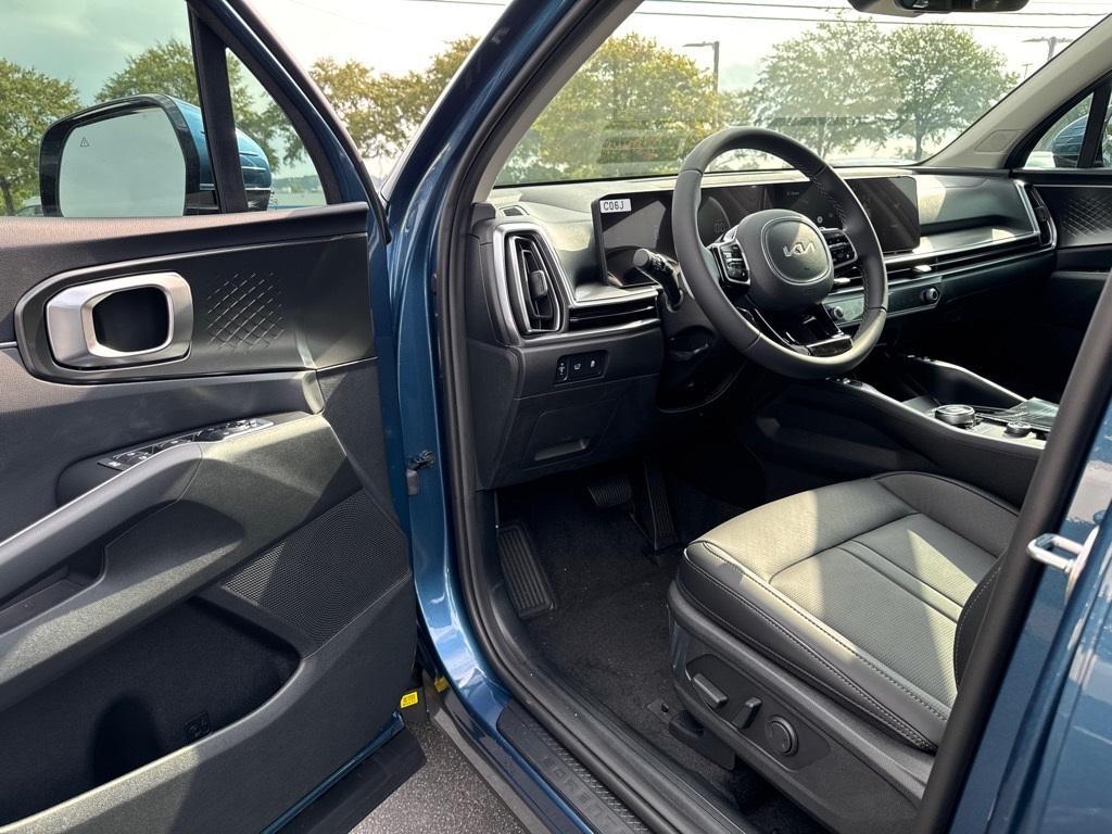 new 2025 Kia Sorento Hybrid car, priced at $40,875