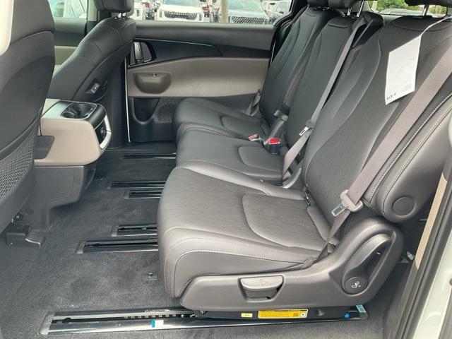 new 2025 Kia Carnival car, priced at $38,622