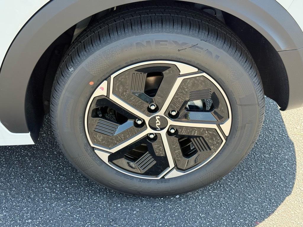 new 2025 Kia Niro car, priced at $30,570