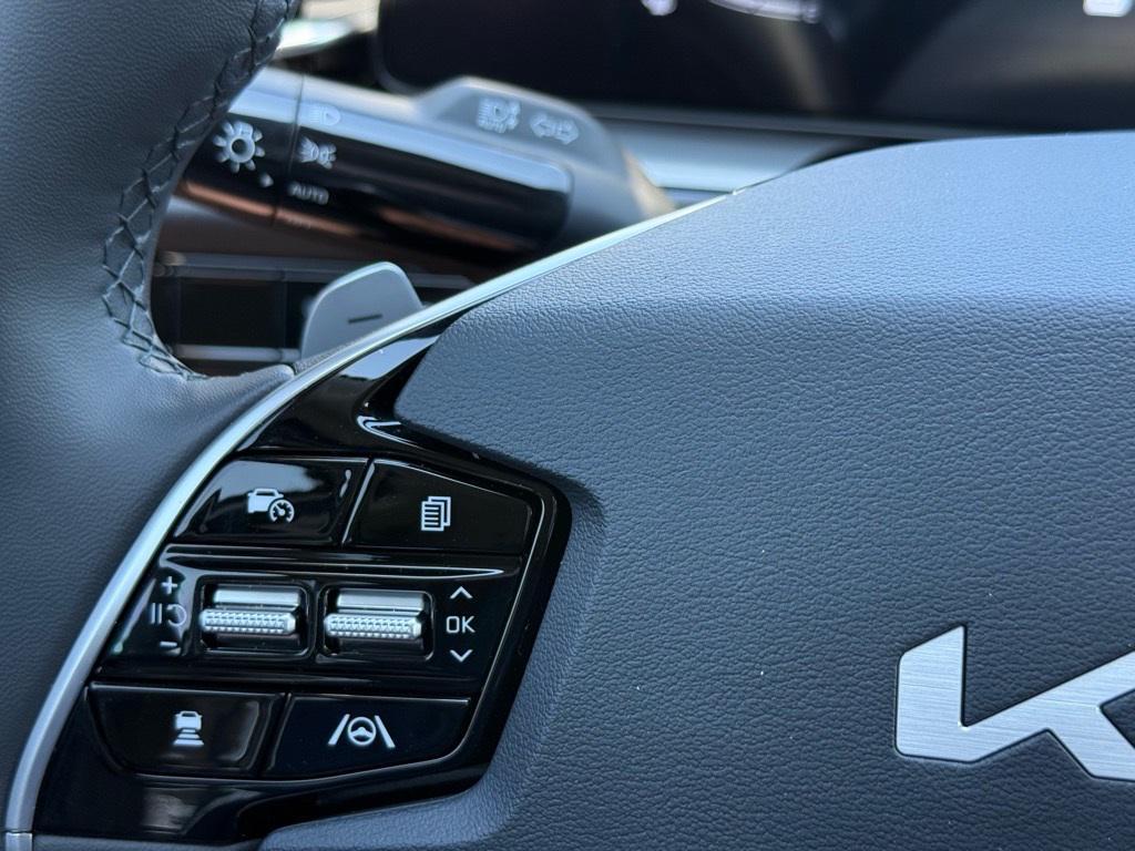 new 2025 Kia Niro car, priced at $30,570