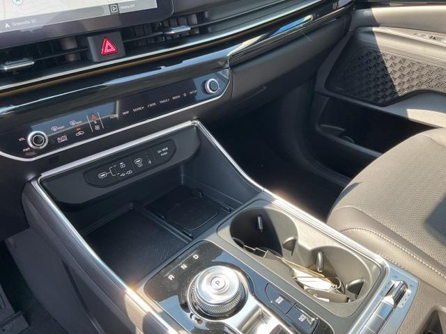 new 2025 Kia Carnival Hybrid car, priced at $54,317