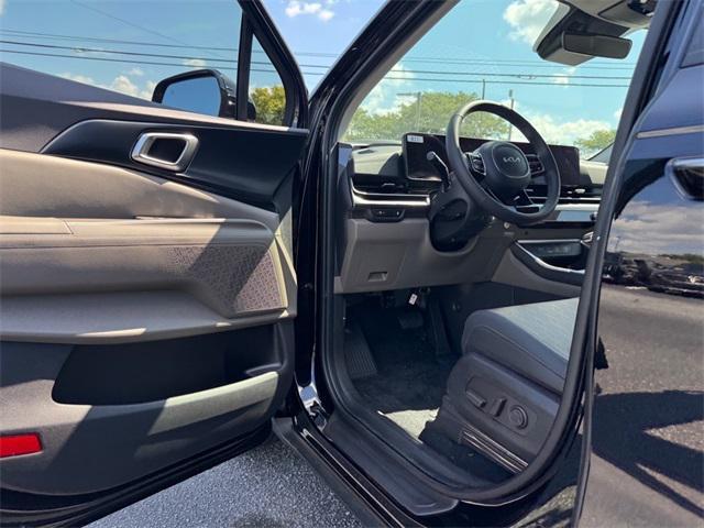 new 2025 Kia Carnival car, priced at $39,122