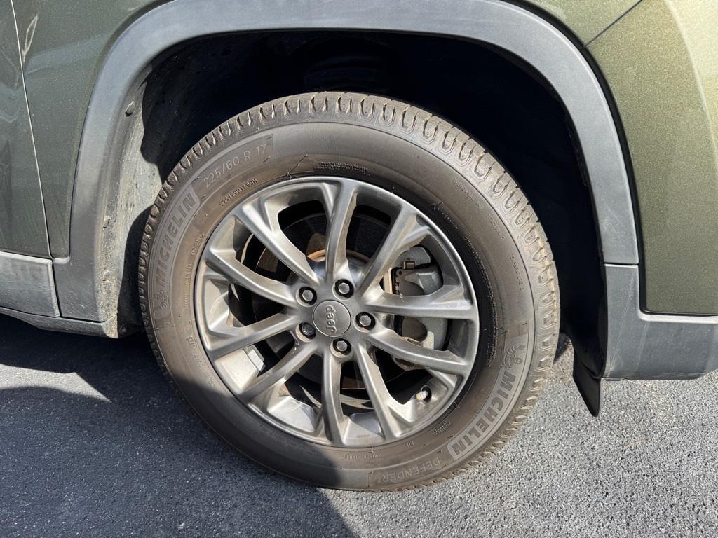 used 2019 Jeep Cherokee car, priced at $15,715