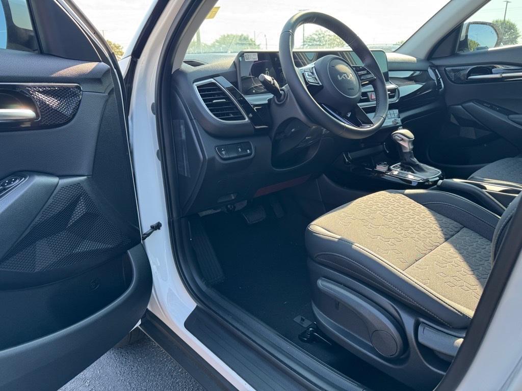 new 2026 Kia Seltos car, priced at $27,853