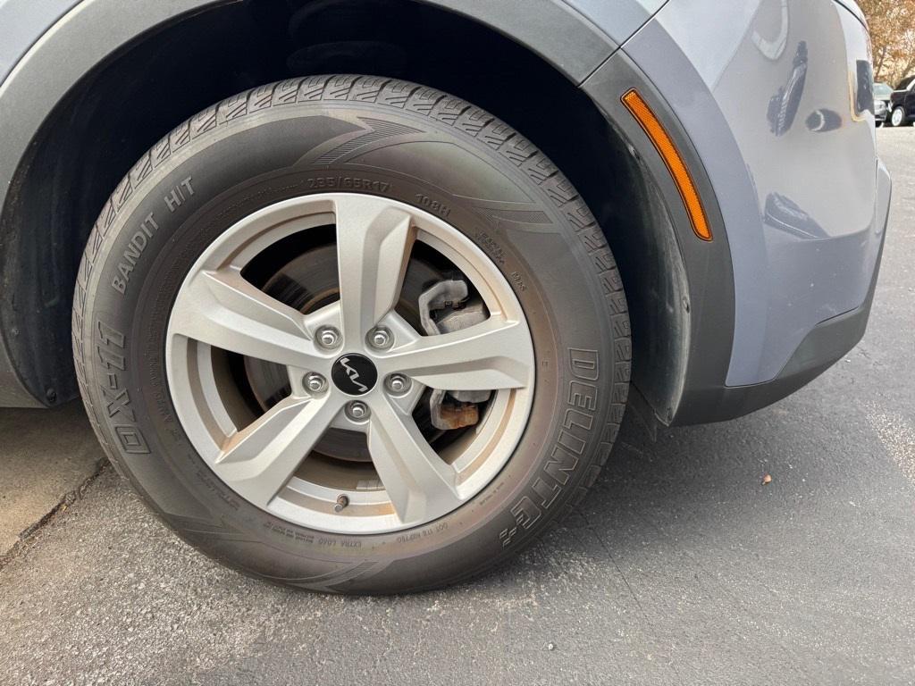 used 2023 Kia Sorento car, priced at $20,550