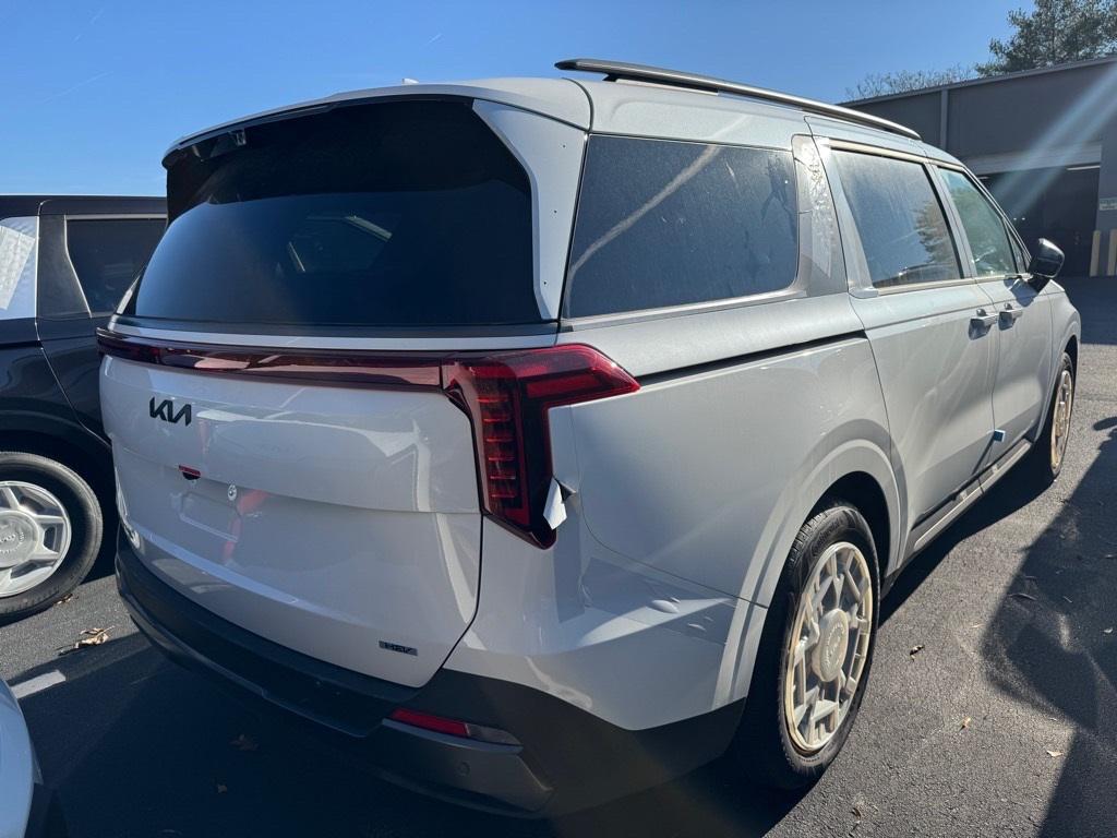 new 2026 Kia Carnival Hybrid car, priced at $57,985
