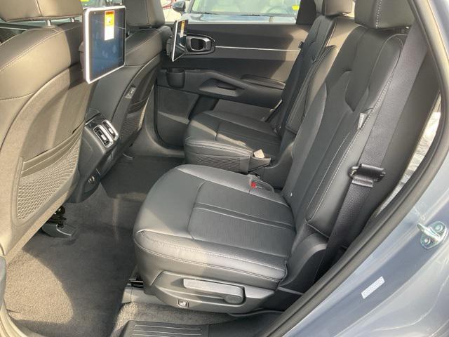 new 2025 Kia Sorento car, priced at $40,921