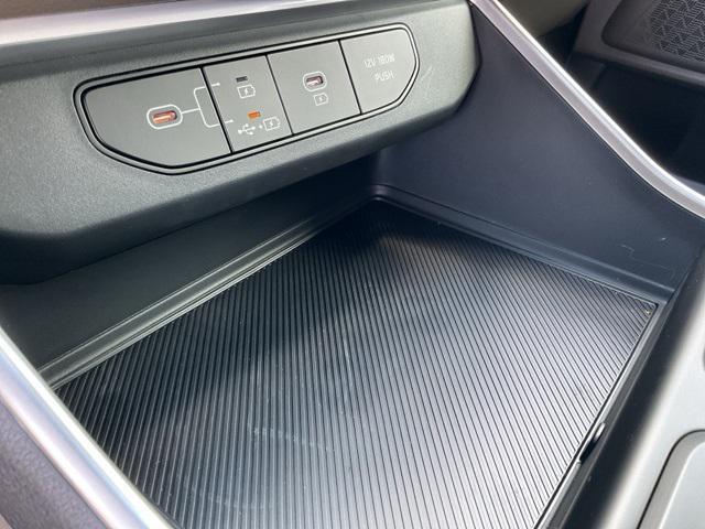 new 2025 Kia Carnival car, priced at $38,622
