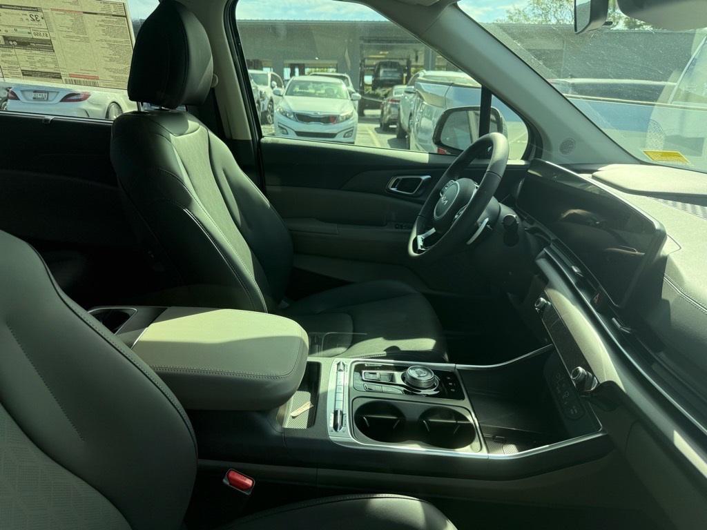 new 2026 Kia Carnival Hybrid car, priced at $50,365