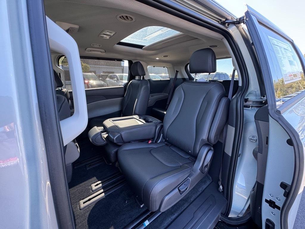 new 2026 Kia Carnival Hybrid car, priced at $47,919