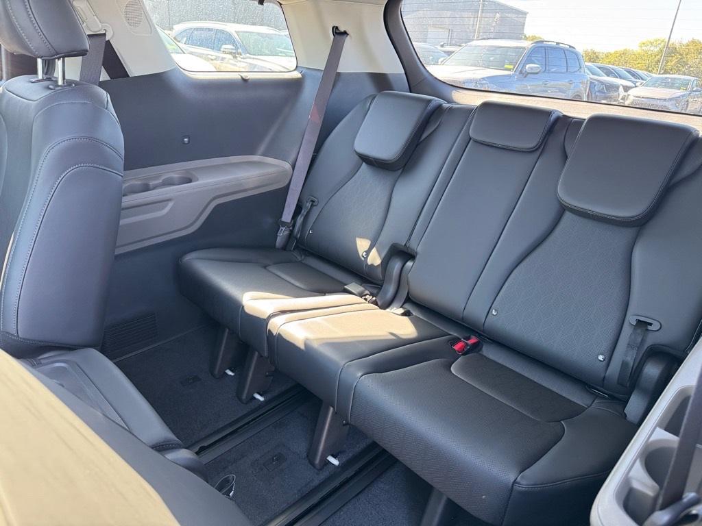 new 2026 Kia Carnival Hybrid car, priced at $47,919