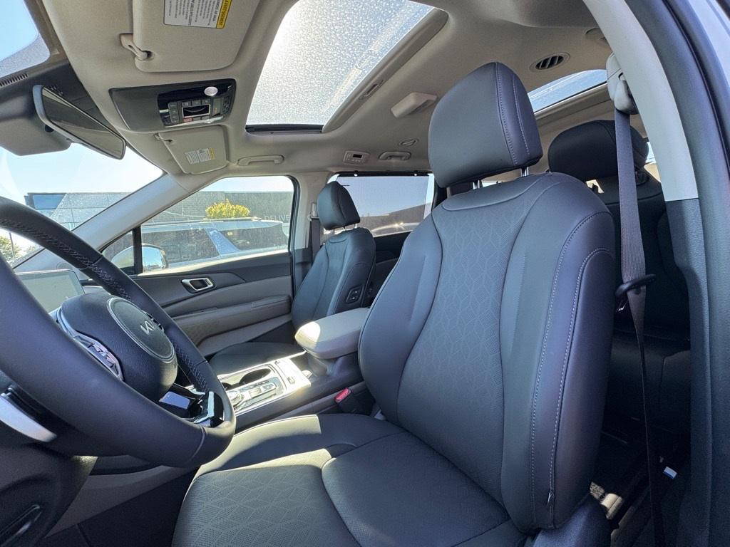 new 2026 Kia Carnival Hybrid car, priced at $47,919