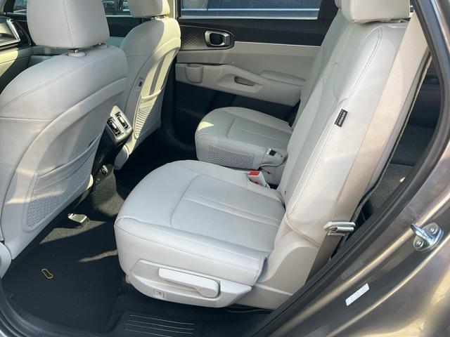 new 2025 Kia Sorento Hybrid car, priced at $40,061