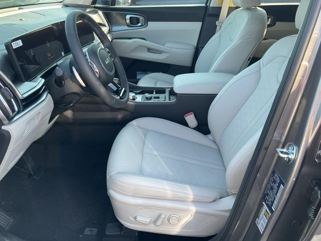 new 2025 Kia Sorento Hybrid car, priced at $40,061