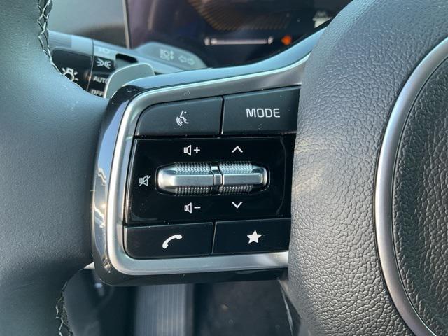 new 2025 Kia Sorento Hybrid car, priced at $40,061